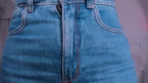 Lauren Saenz online show from September 19, 2025, 12:06 pm