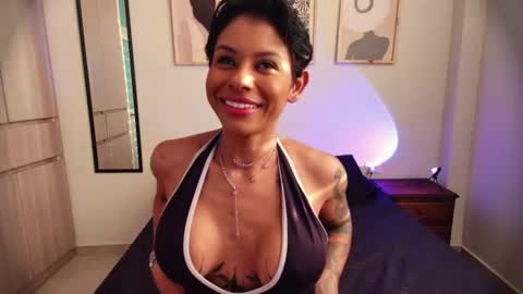 Snapshot of laurensaenz chatting on June 24, 2026, 12:04 pm Lauren Saenz online show from June 24, 2026, 12:04 pm