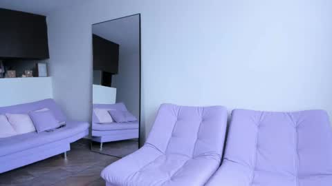 Lucie  online show from September 17, 2025, 3:35 pm