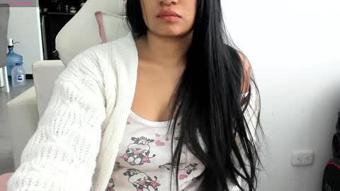 Snapshot of laurent_jones chatting on December 3, 2024, 1:21 pm daniela angel online show from December 3, 2024, 1:21 pm