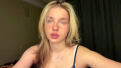 Snapshot of laurineleconey chatting on April 28, 2026, 9:25 am Bella online show from April 28, 2026, 9:25 am