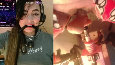 lauriss_ online show from December 18, 2024, 9:25 am