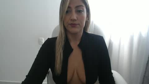 Snapshot of laurita44 chatting on June 21, 2026, 1:03 pm Laurita online show from June 21, 2026, 1:03 pm