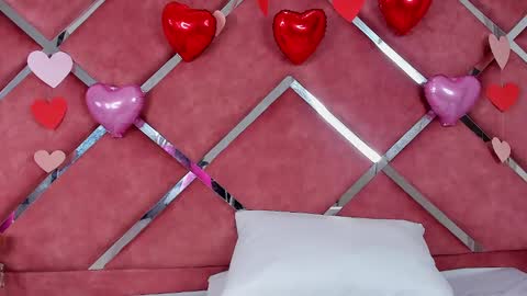 LauryJonson  online show from February 14, 2025, 8:05 pm