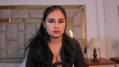 LaurynJeffers  online show from March 9, 2025, 1:26 pm
