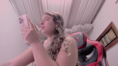 Lauu G online show from September 17, 2025, 9:11 am