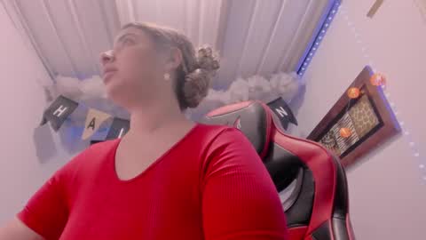 Lauu G online show from October 12, 2025, 2:54 am