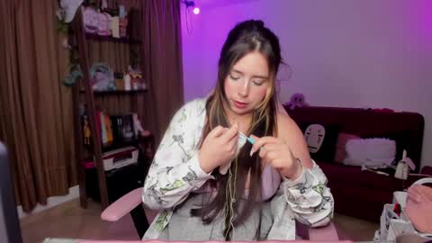 Snapshot of lauu_r chatting on January 17, 2025, 5:00 am online show from January 17, 2025, 5:00 am