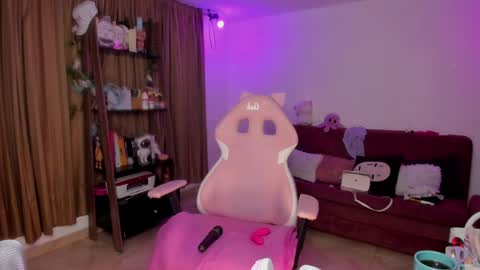 Snapshot of lauu_r chatting on January 18, 2025, 9:02 am online show from January 18, 2025, 9:02 am