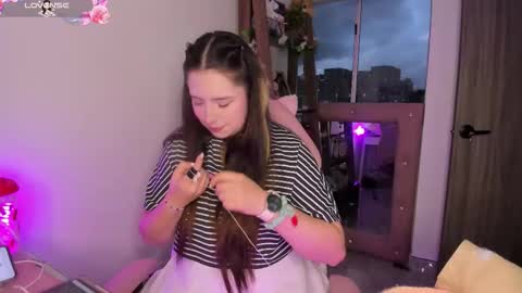 Snapshot of lauu_r chatting on September 18, 2025, 10:56 pm online show from September 18, 2025, 10:56 pm