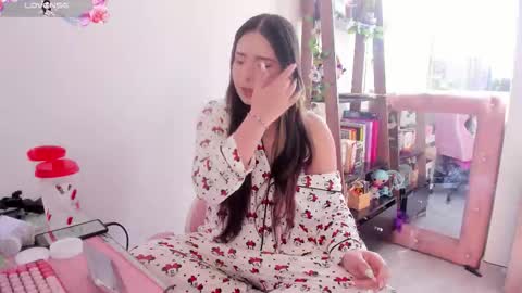 Snapshot of lauu_r chatting on September 21, 2025, 2:08 pm online show from September 21, 2025, 2:08 pm