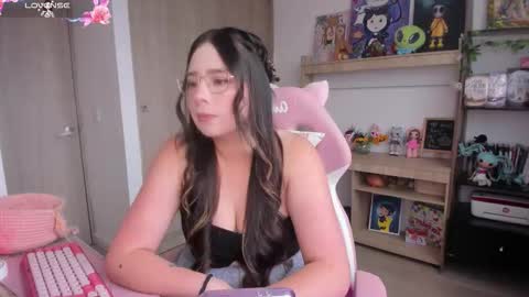 Snapshot of lauu_r chatting on March 18, 2026, 8:56 pm online show from March 18, 2026, 8:56 pm