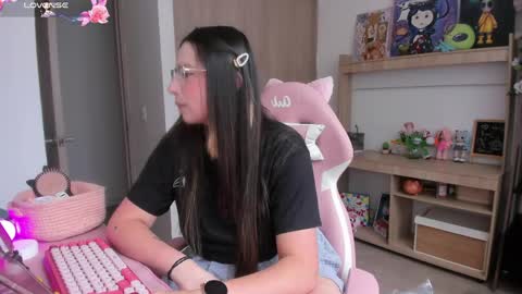 Snapshot of lauu_r chatting on April 14, 2026, 6:47 pm online show from April 14, 2026, 6:47 pm