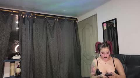 Snapshot of lauuuuuu_9 chatting on March 22, 2026, 2:37 am online show from March 22, 2026, 2:37 am