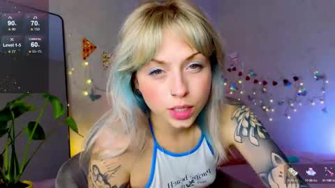 Snapshot of lavenly chatting on September 18, 2025, 1:02 pm Melissa online show from September 18, 2025, 1:02 pm