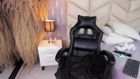 laya online show from November 13, 2025, 10:14 am