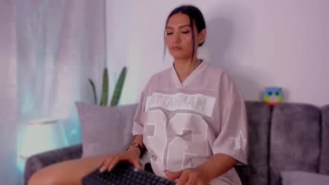 laya online show from March 20, 2026, 3:33 am