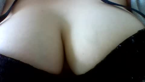 Snapshot of layannalea chatting on May 11, 2026, 8:06 pm layannalea online show from May 11, 2026, 8:06 pm