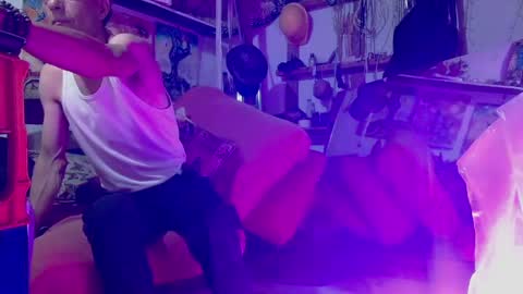 Laye19 online show from December 10, 2024, 5:17 am