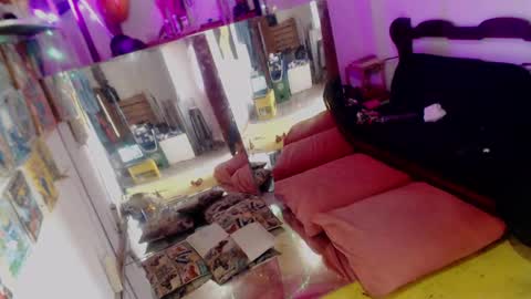 Laye19 online show from January 31, 2025, 7:08 pm