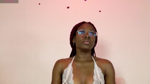 Snapshot of layla_collins_ chatting on February 24, 2026, 12:25 pm layla online show from February 24, 2026, 12:25 pm