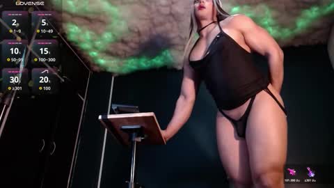 Layla   help me with your thumbs up its important  online show from February 28, 2026, 11:28 pm