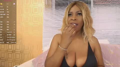 Snapshot of layla_lell chatting on May 25, 2026, 1:06 pm L A Y L A online show from May 25, 2026, 1:06 pm