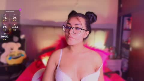 Layla online show from February 19, 2025, 4:33 pm