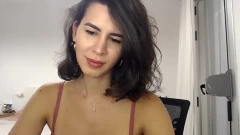 Snapshot of layladarkeyes chatting on October 8, 2025, 9:23 pm Layla online show from October 8, 2025, 9:23 pm