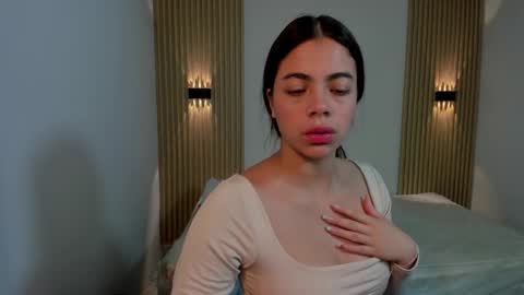 Snapshot of laylaember chatting on January 8, 2026, 12:29 pm LaylaEmber online show from January 8, 2026, 12:29 pm