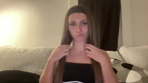 laylahlaylah1 online show from October 6, 2025, 11:02 pm