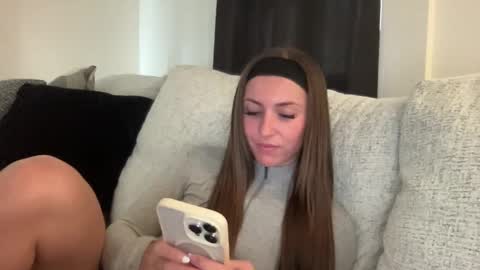 laylahlaylah1 online show from October 22, 2025, 3:12 pm