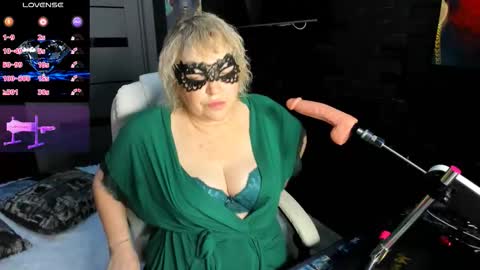 Snapshot of laylalaylamilf chatting on November 22, 2025, 8:35 am laylalaylamilf online show from November 22, 2025, 8:35 am