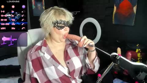 Snapshot of laylalaylamilf chatting on February 17, 2026, 7:38 am laylalaylamilf online show from February 17, 2026, 7:38 am