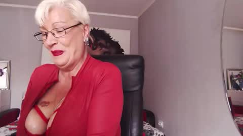 Layla online show from October 13, 2025, 8:58 am