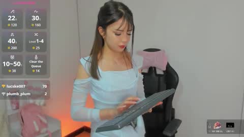 LAYLA online show from November 30, 2025, 11:20 pm