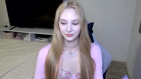 Snapshot of laylla001 chatting on March 13, 2026, 5:25 am Laylla001 online show from March 13, 2026, 5:25 am