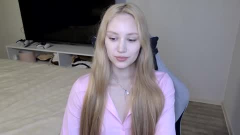 Snapshot of laylla001 chatting on April 4, 2026, 8:12 am Laylla001 online show from April 4, 2026, 8:12 am