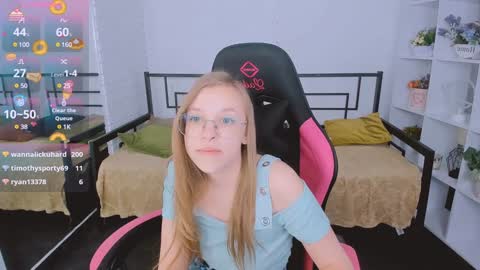 layriantavee online show from February 6, 2025, 1:54 pm