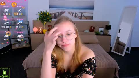 layriantavee online show from February 13, 2025, 7:24 am