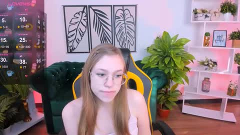 layriantavee online show from February 23, 2025, 7:00 am