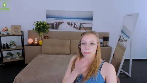 layriantavee online show from March 6, 2025, 1:35 pm