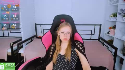 layriantavee online show from March 11, 2025, 11:01 am