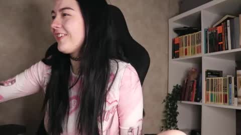 Lisa online show from October 18, 2025, 4:26 am