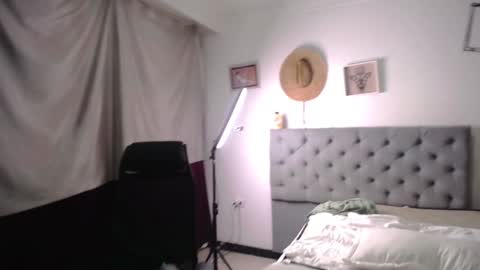 Snapshot of le_petit_princeb612 chatting on December 15, 2024, 6:15 pm andres online show from December 15, 2024, 6:15 pm