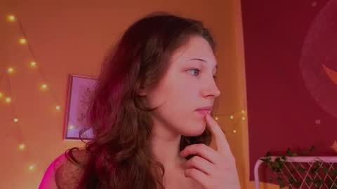 Snapshot of lea_belle_ chatting on September 19, 2025, 5:13 pm Lea online show from September 19, 2025, 5:13 pm