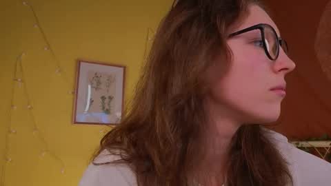 Lea online show from November 18, 2025, 5:28 pm