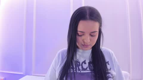 Snapshot of lea_gray chatting on March 9, 2025, 5:17 pm online show from March 9, 2025, 5:17 pm