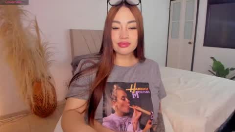 Snapshot of leah_01 chatting on June 4, 2026, 1:00 am Leah online show from June 4, 2026, 1:00 am