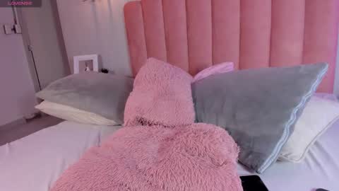 Leah online show from November 23, 2025, 4:18 pm